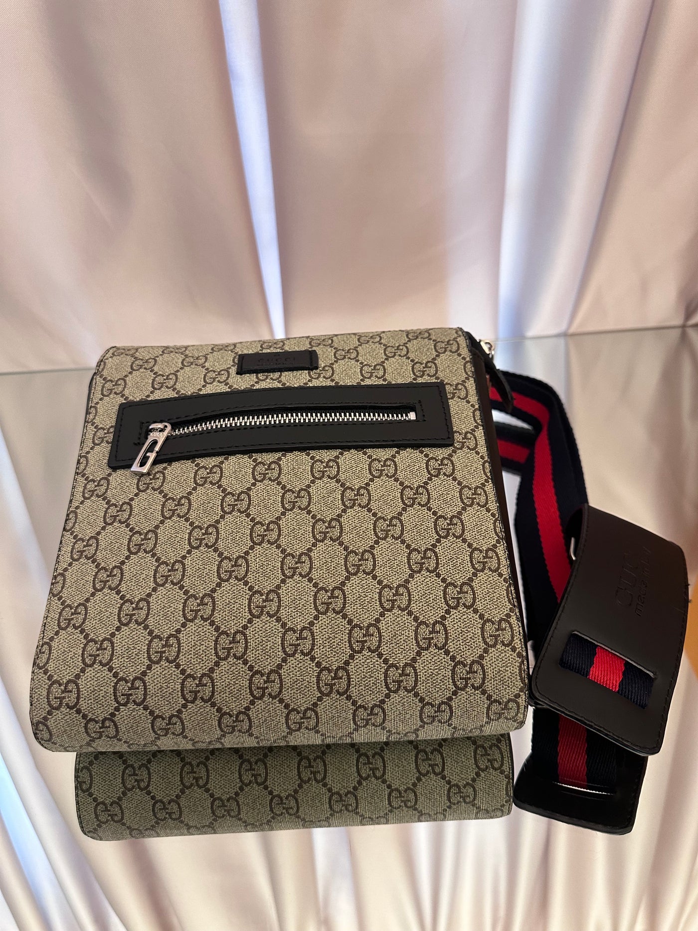 Gucci messenger beige