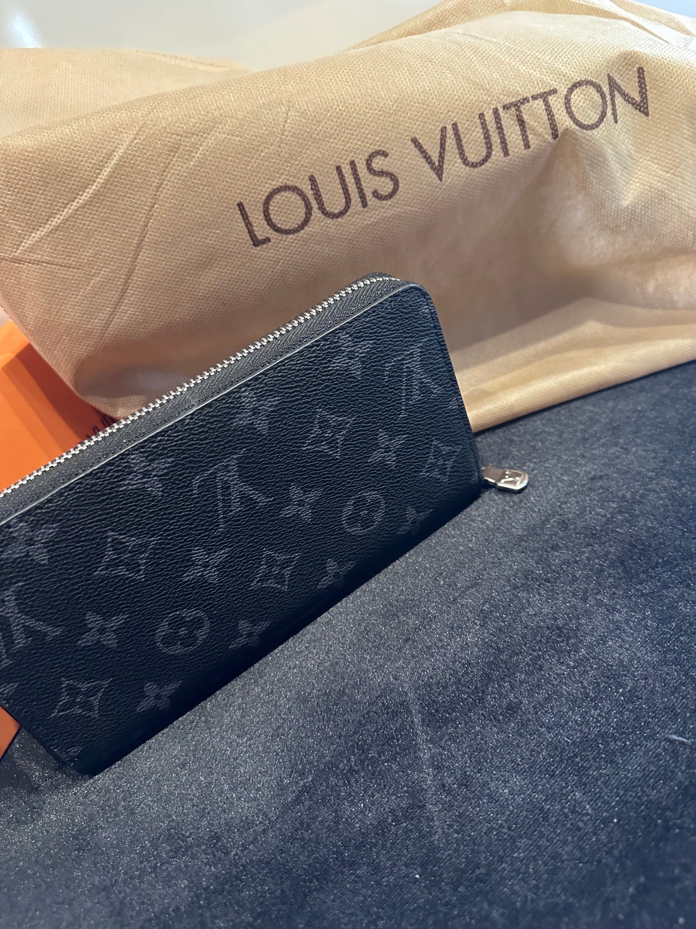 Lv zippy wallet graphite monogram